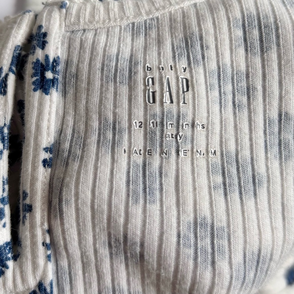 GAP BABY Ribbed Dainty Floral Keyhole Button Ruffle Flutter Sleeve Bodysuit - Picture 5 of 11